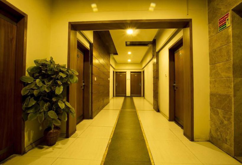 Hotel Oyo Premium Ashram Road II 1