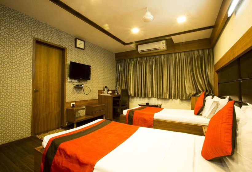 Hotel Oyo Premium Ashram Road II 10