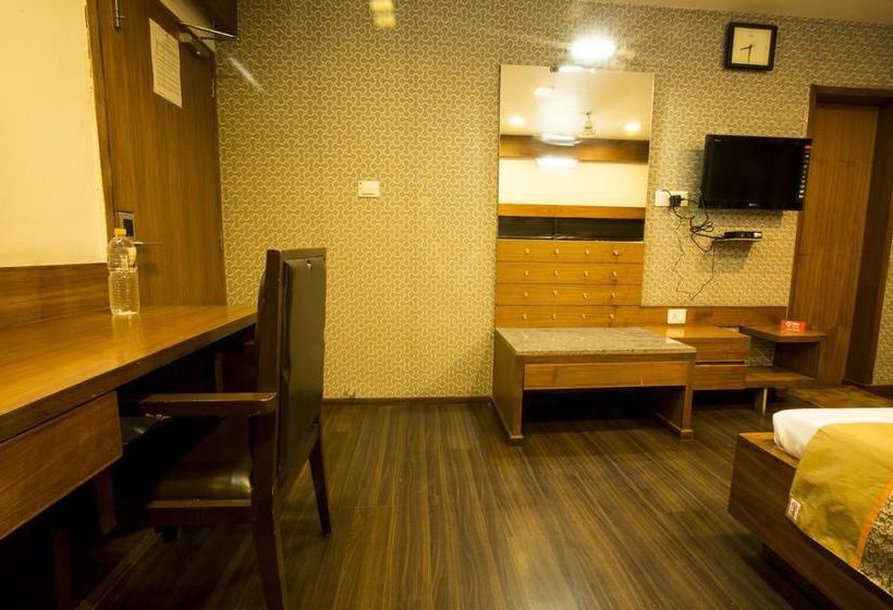 Hotel Oyo Premium Ashram Road II 11