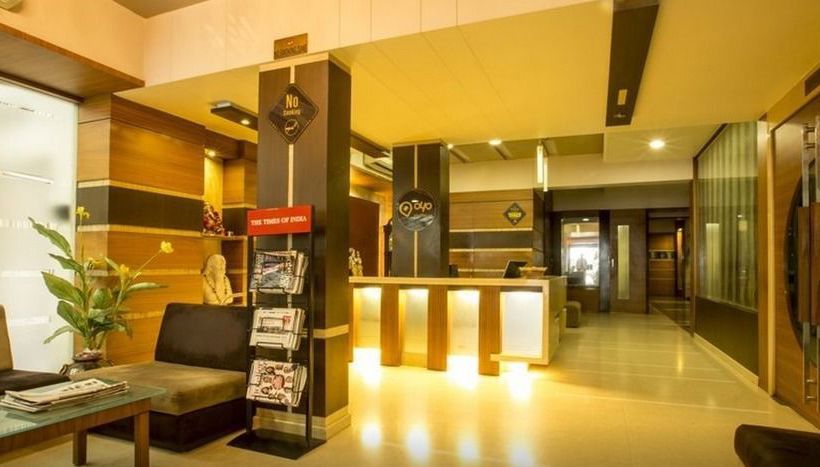 Hotel Oyo Premium Ashram Road II 12