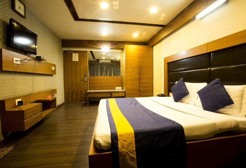 Hotel Oyo Premium Ashram Road II 13