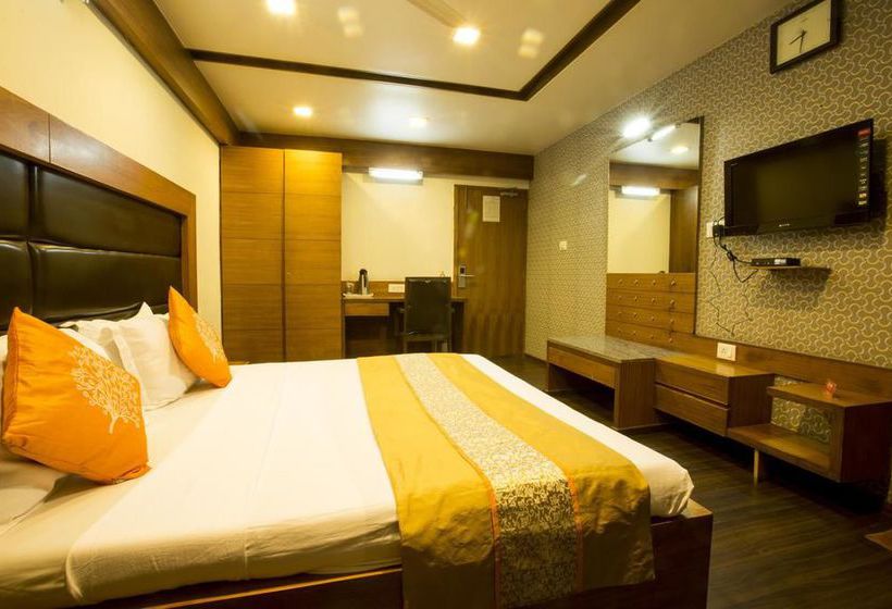 Hotel Oyo Premium Ashram Road II 4