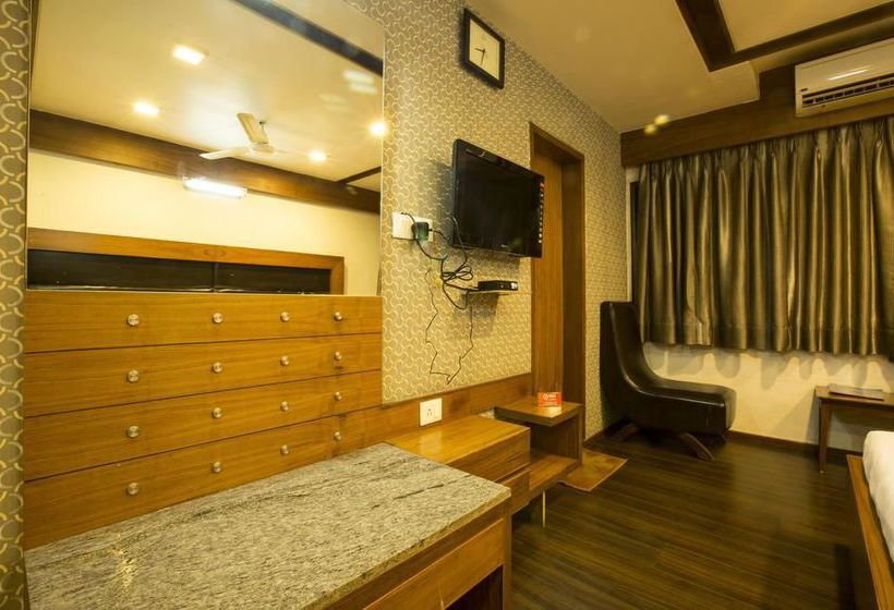 Hotel Oyo Premium Ashram Road II 5