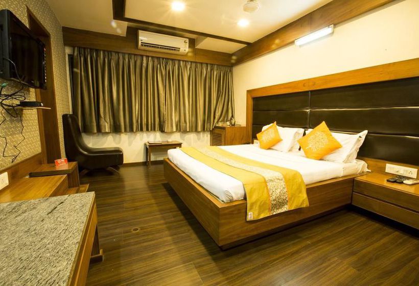 Hotel Oyo Premium Ashram Road II 7