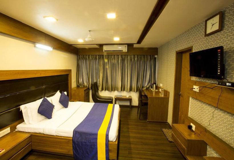 Hotel Oyo Premium Ashram Road II 8