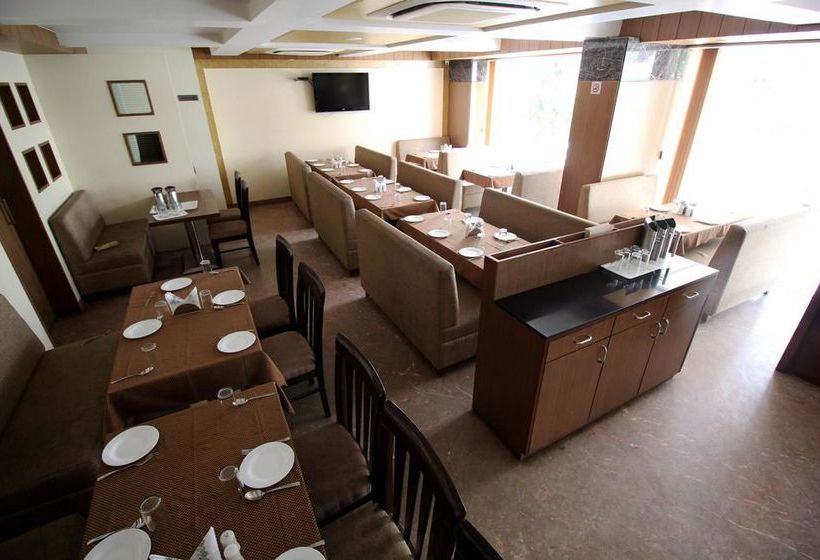 Hotel Oyo Rooms Sayajigunj 4