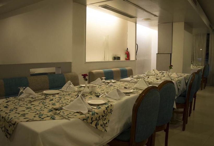 Hotel Oyo Premium Zone I Mp Nagar 2 2