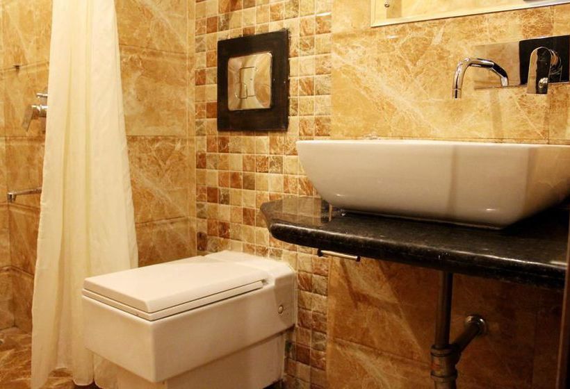 Hotel OYO Premium Camel's Back Road Kulri 1