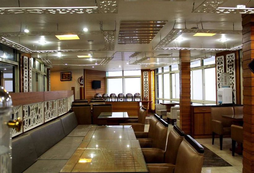 Hotel OYO Premium Camel's Back Road Kulri 9