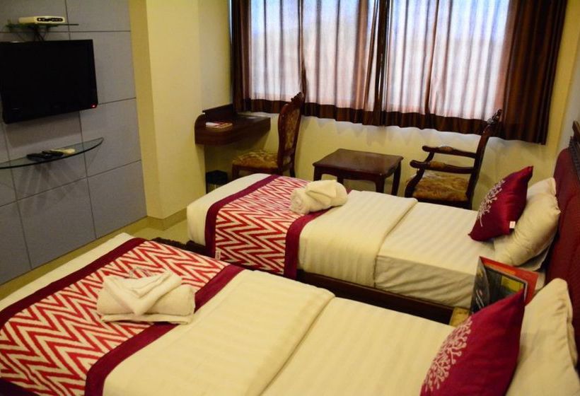 Hotel Oyo Premium Nashik Mumbai Highway 11