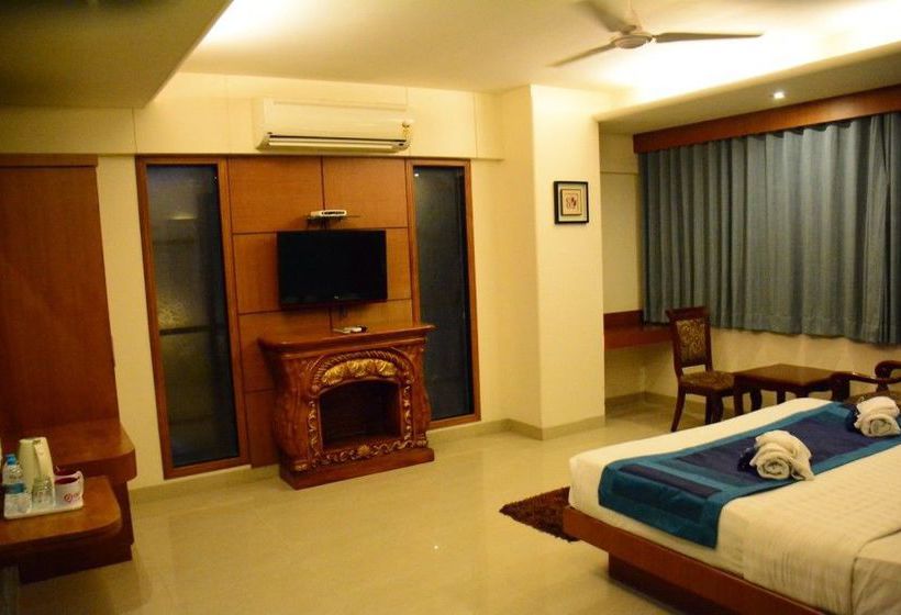 Hotel Oyo Premium Nashik Mumbai Highway 12
