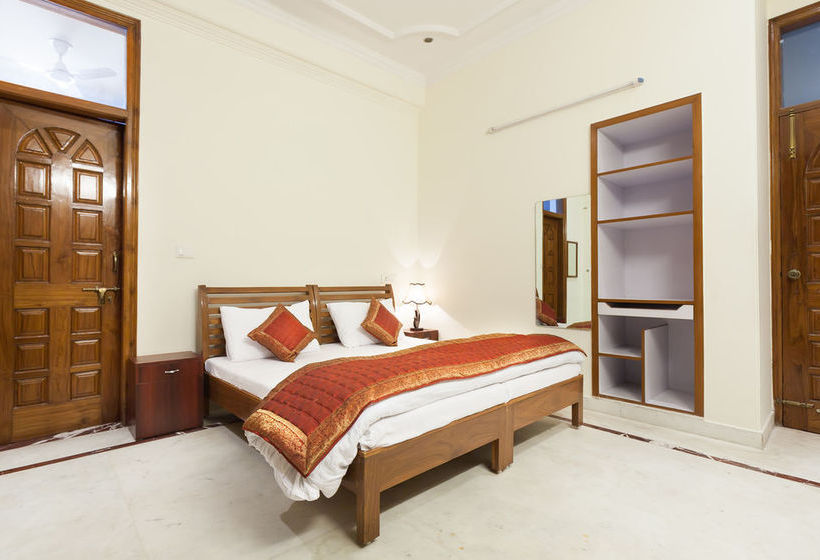 Hotel OYO Rooms Noida City Centre 196 1