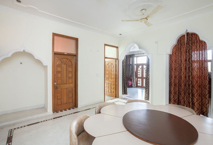 Hotel OYO Rooms Noida City Centre 196 4