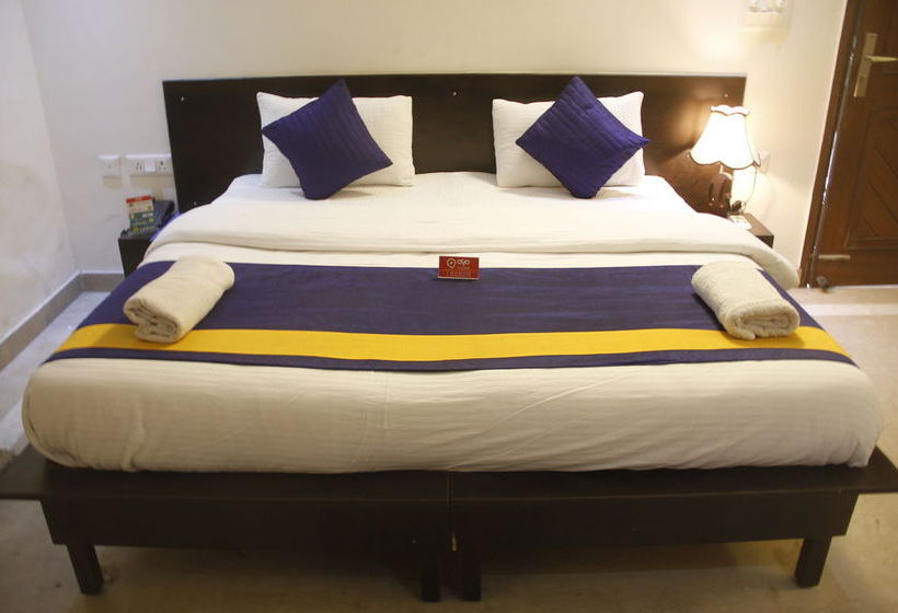 Hotel Oyo Rooms Noida City Centre 208