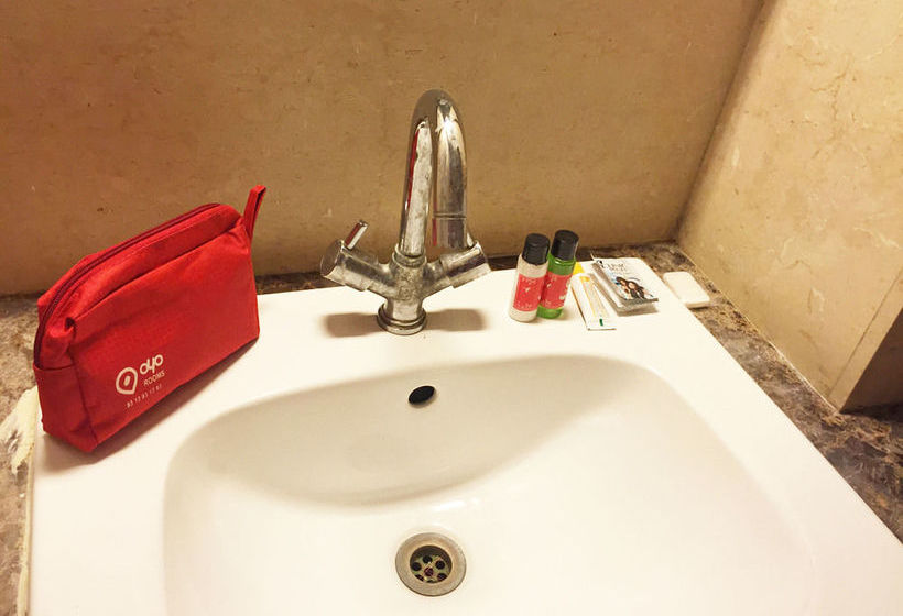 Hotel Oyo Rooms Noida City Centre 208 2
