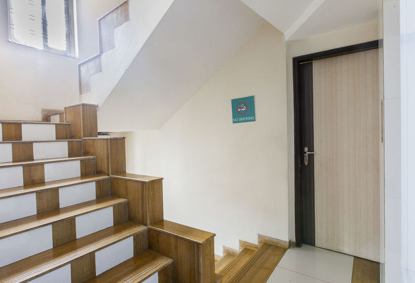 Hotel Oyo Rooms Military Road Marol 1 12