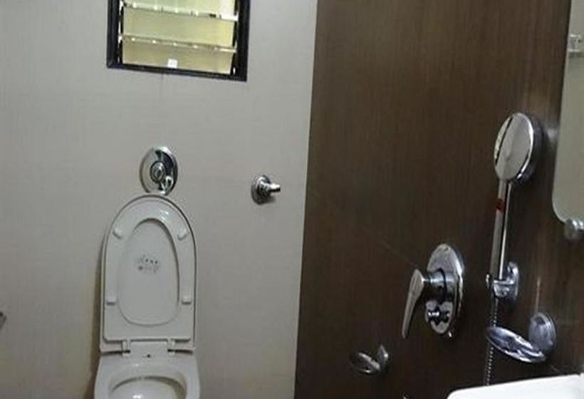 Hotel Oyo Rooms Military Road Marol 1 18