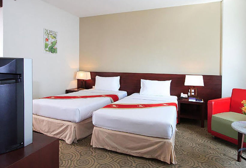 Hotel Golden Crown Grand 11