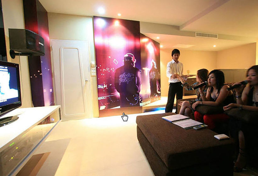 Hotel Golden Crown Grand 15