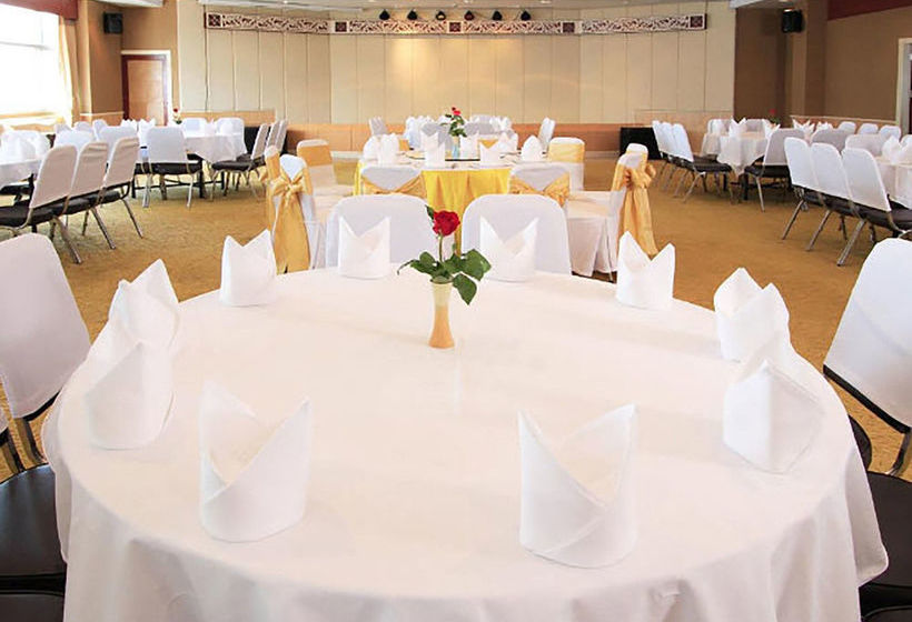 Hotel Golden Crown Grand 19