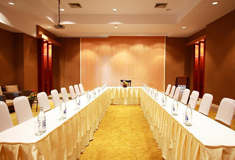 Hotel Golden Crown Grand 20