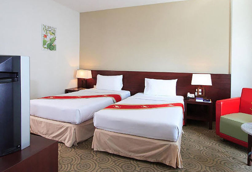 Hotel Golden Crown Grand 4