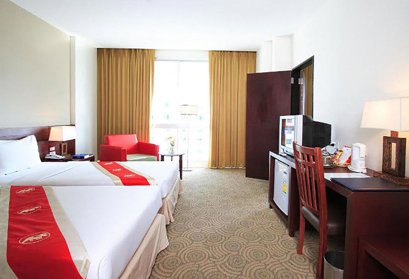 Hotel Golden Crown Grand 5