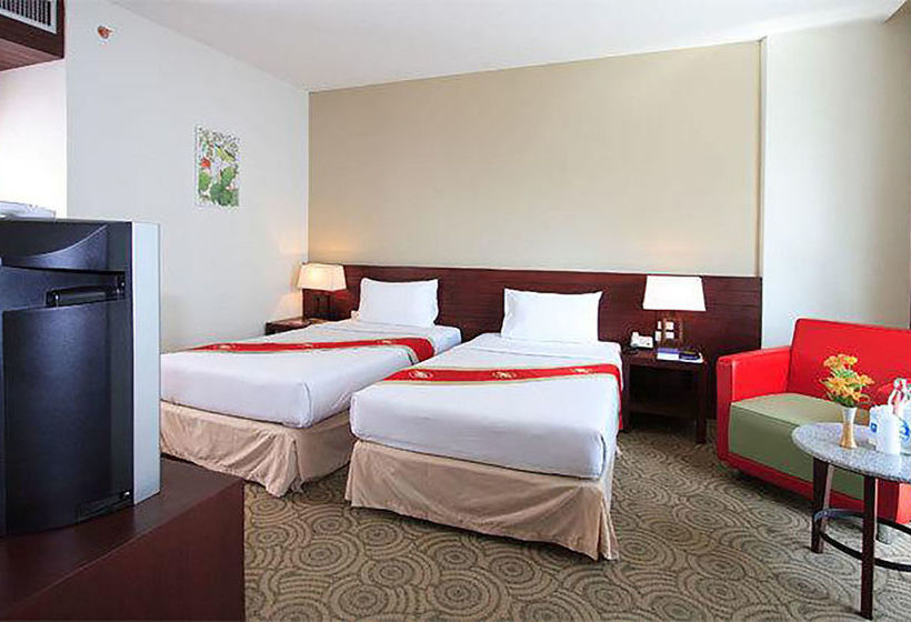 Hotel Golden Crown Grand 9