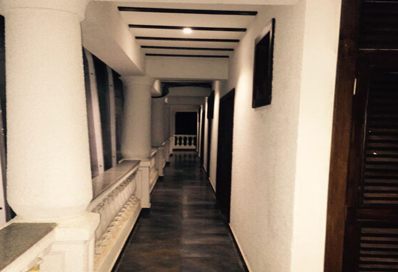 Hotel Shining Sand 3