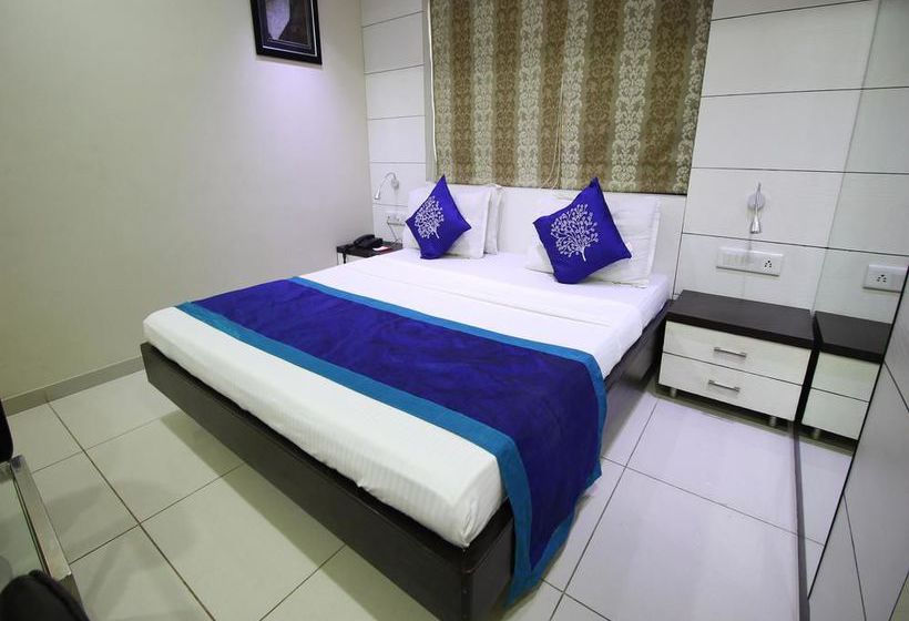 Hotel Oyo Rooms Usmanpura Ashram Road 11
