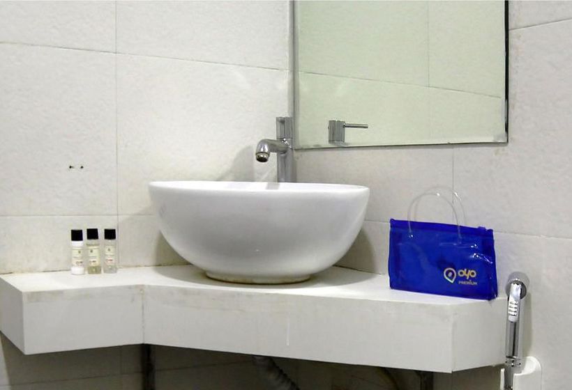 Hotel Oyo Premium Andhra Hospital 1