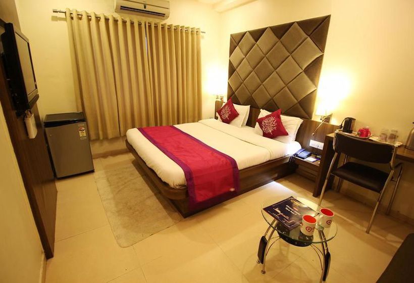 Hotel Oyo Premium Limda Chowk I 12