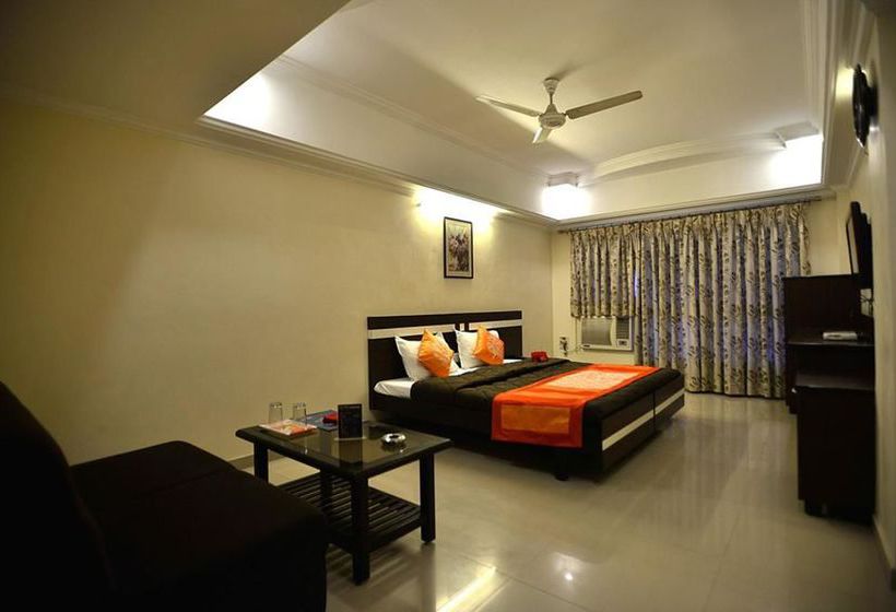 Hotel Oyo Rooms Sayajigunj Pheonix Complex 2