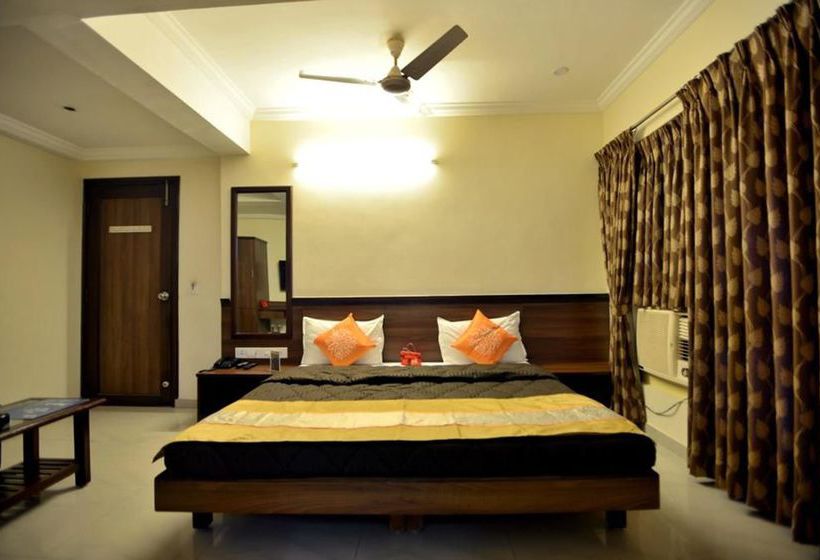 Hotel Oyo Rooms Sayajigunj Pheonix Complex 3