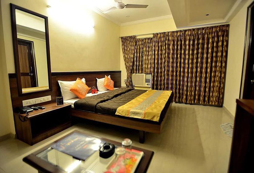 Hotel Oyo Rooms Sayajigunj Pheonix Complex 7