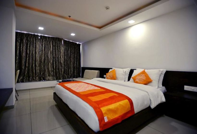 Hotel Oyo Rooms Sayajigunj Pheonix Complex 8