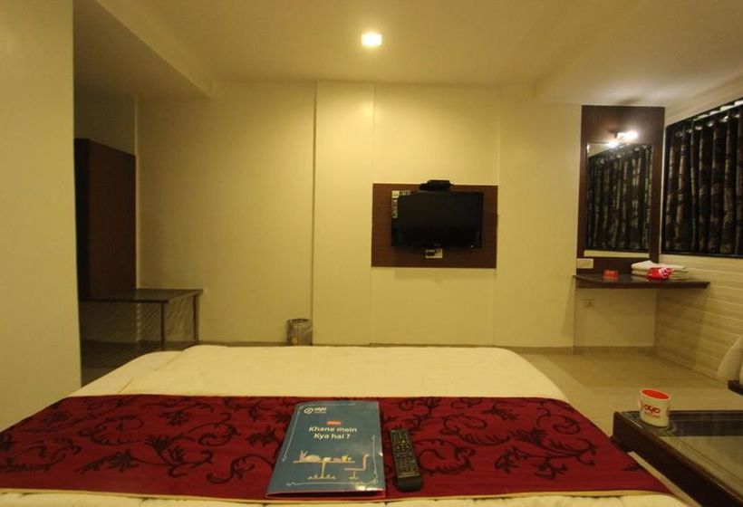 Hotel Oyo Rooms Lal Darwaja Road 12