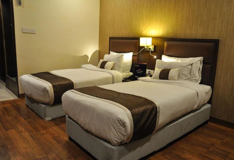 Hotel Oyo Premium Viraj Khand 4