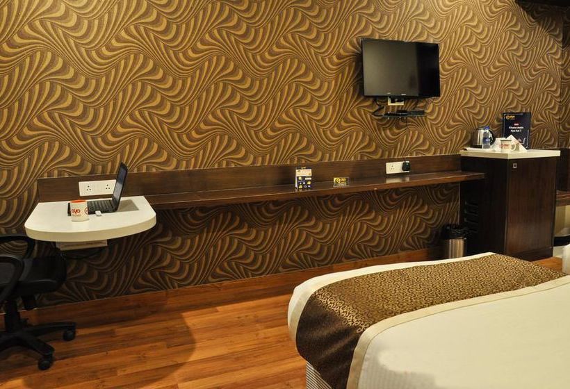 Hotel Oyo Premium Viraj Khand 5