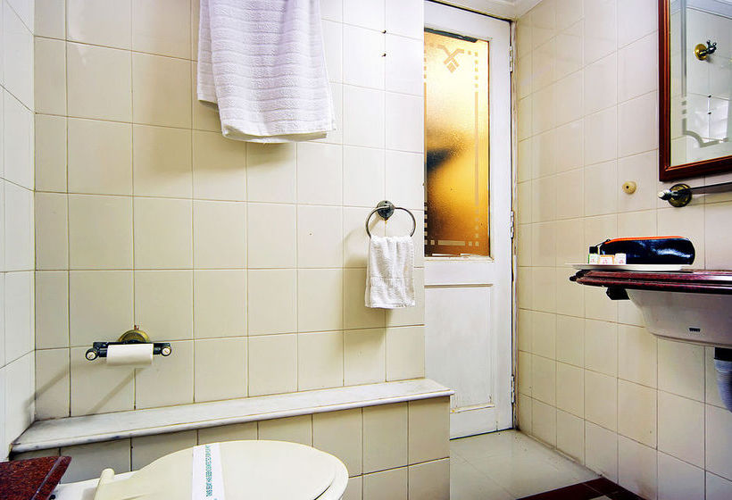 Hotel Zo Rooms Sayajigunj M.s. University 1