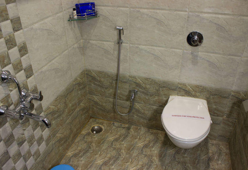 Hotel Oyo Premium Nagpur C A Road