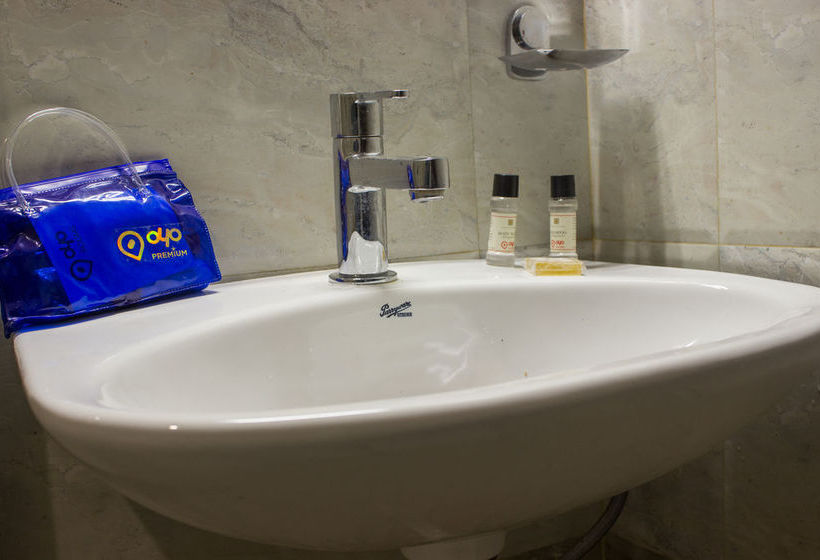 Hotel Oyo Premium Nagpur C A Road 1