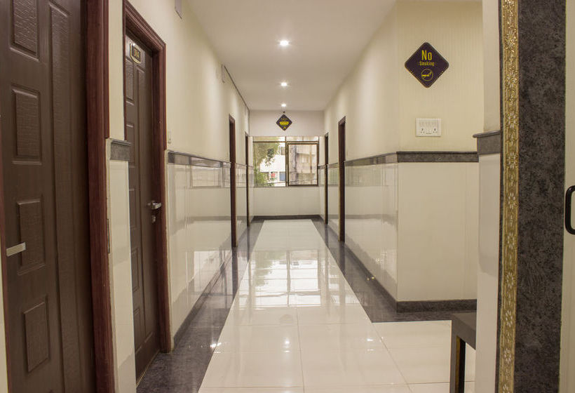 Hotel Oyo Premium Nagpur C A Road 10