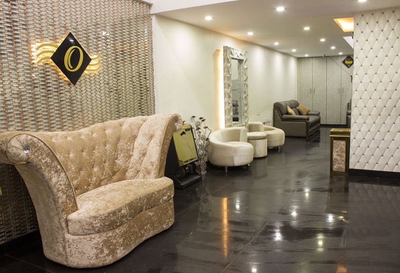 Hotel Oyo Premium Nagpur C A Road 12