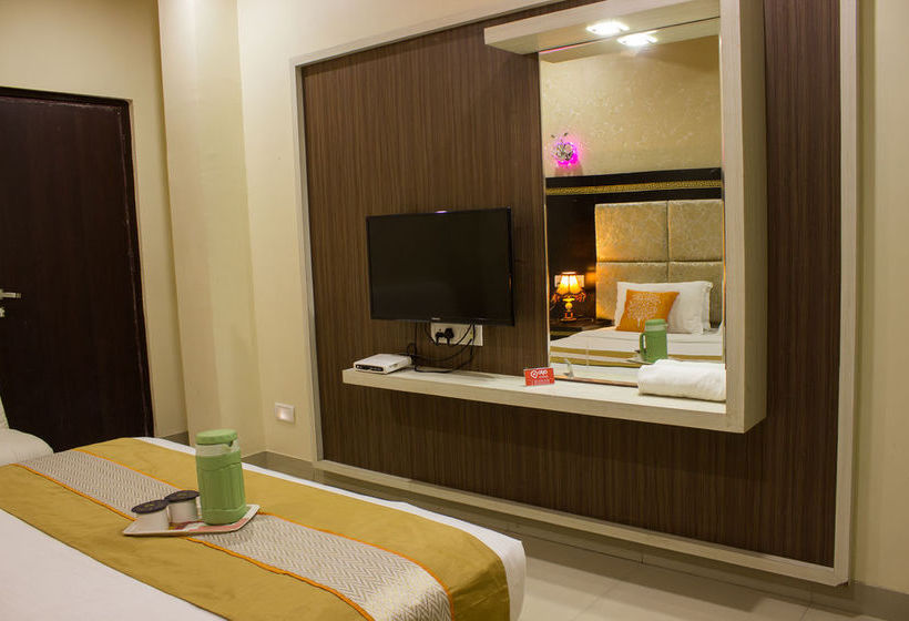 Hotel Oyo Premium Nagpur C A Road 17