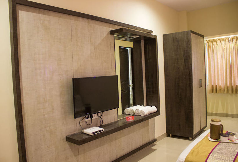 Hotel Oyo Premium Nagpur C A Road 18