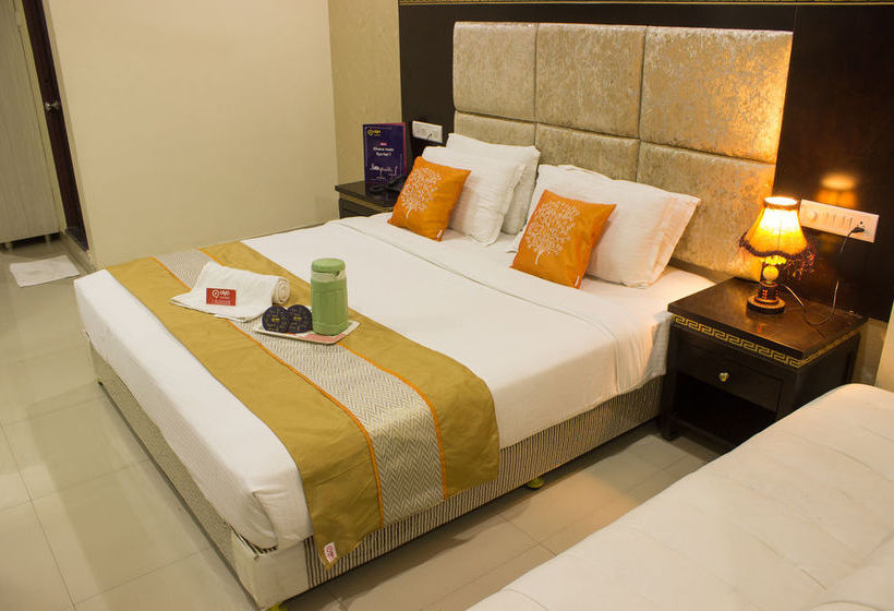 Hotel Oyo Premium Nagpur C A Road 4