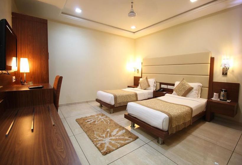 Hotel Oyo Premium Limda Chowk 4