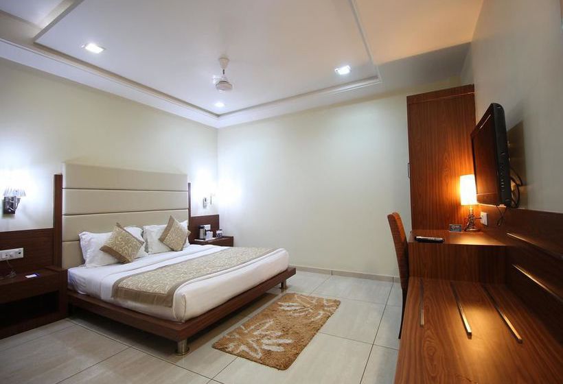Hotel Oyo Premium Limda Chowk 7
