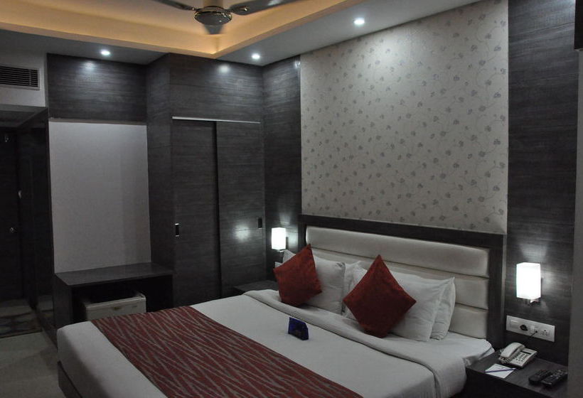 Hotel Oyo Premium Gwalior City Centre 11